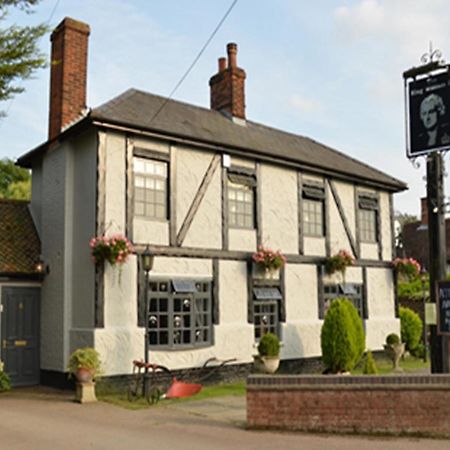 로이스턴 The King William IV B&B 외부 사진