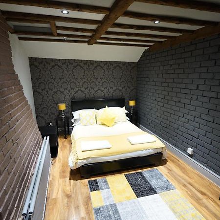 로이스턴 The King William IV B&B 외부 사진