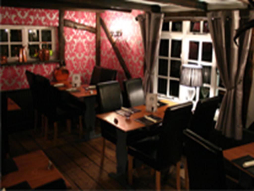 로이스턴 The King William IV B&B 외부 사진