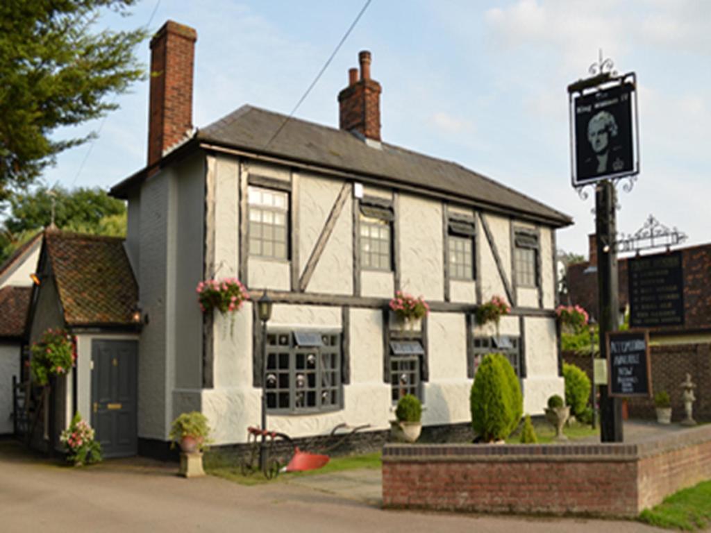 로이스턴 The King William IV B&B 외부 사진