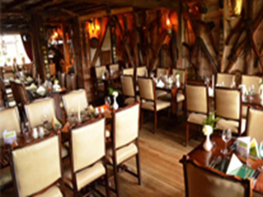 로이스턴 The King William IV B&B 외부 사진